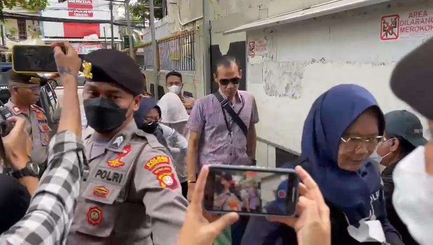 Terdakwa-anak-berinisial-AG-15-tiba-di-Pengadilan-Negeri-PN-Jakarta-Selatan-Senin-1042023.jpg