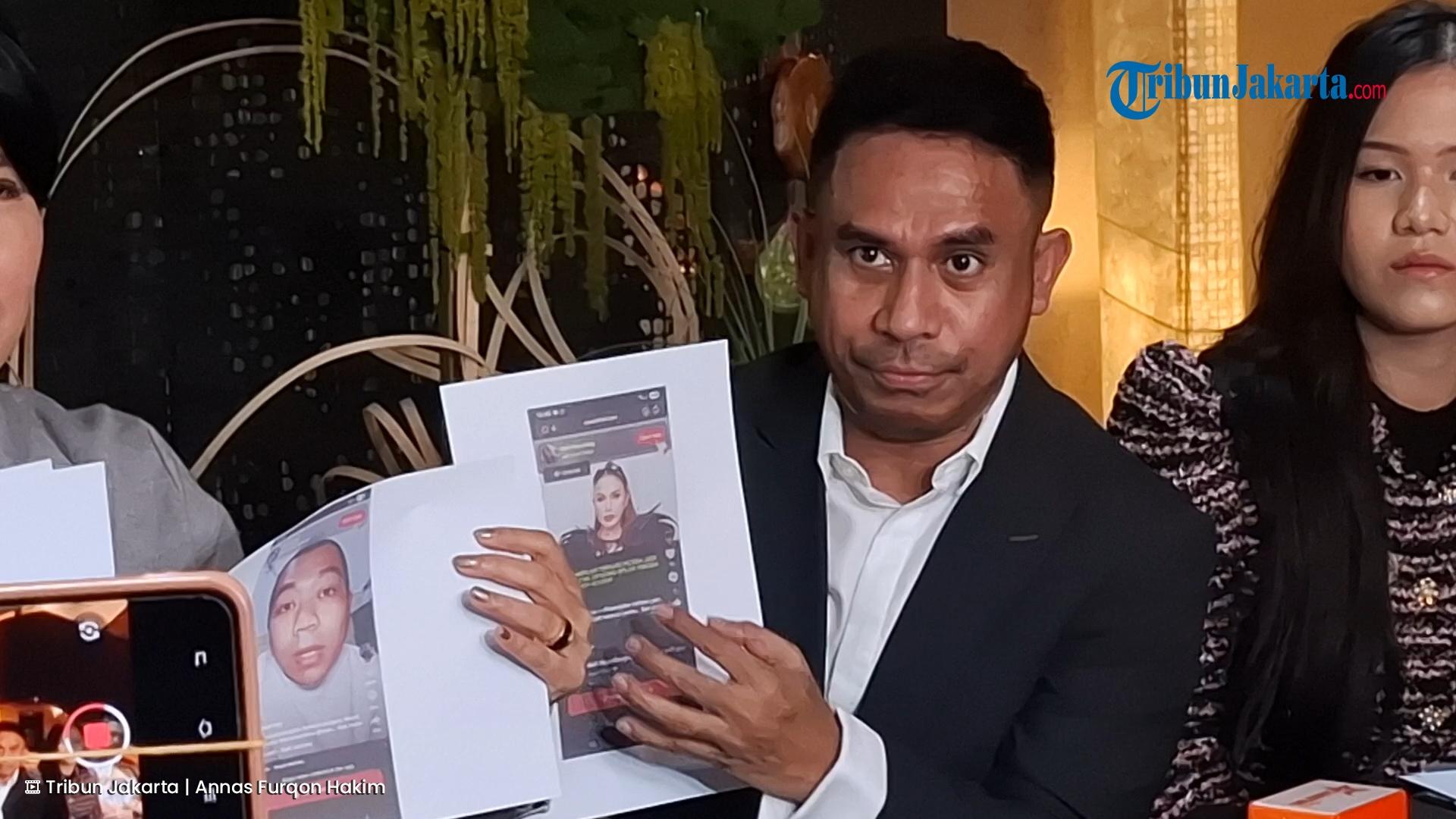 Tim-kuasa-hukum-Rossa-menunjukkan-sejumlah-bukti.jpg