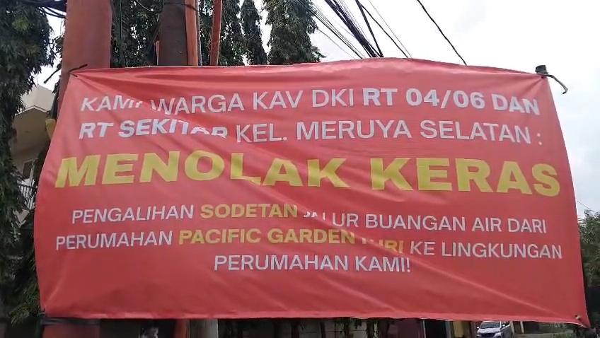 WARGA-MENOLAK-Spanduk-penolakan-dari-warga-Kavling.jpg