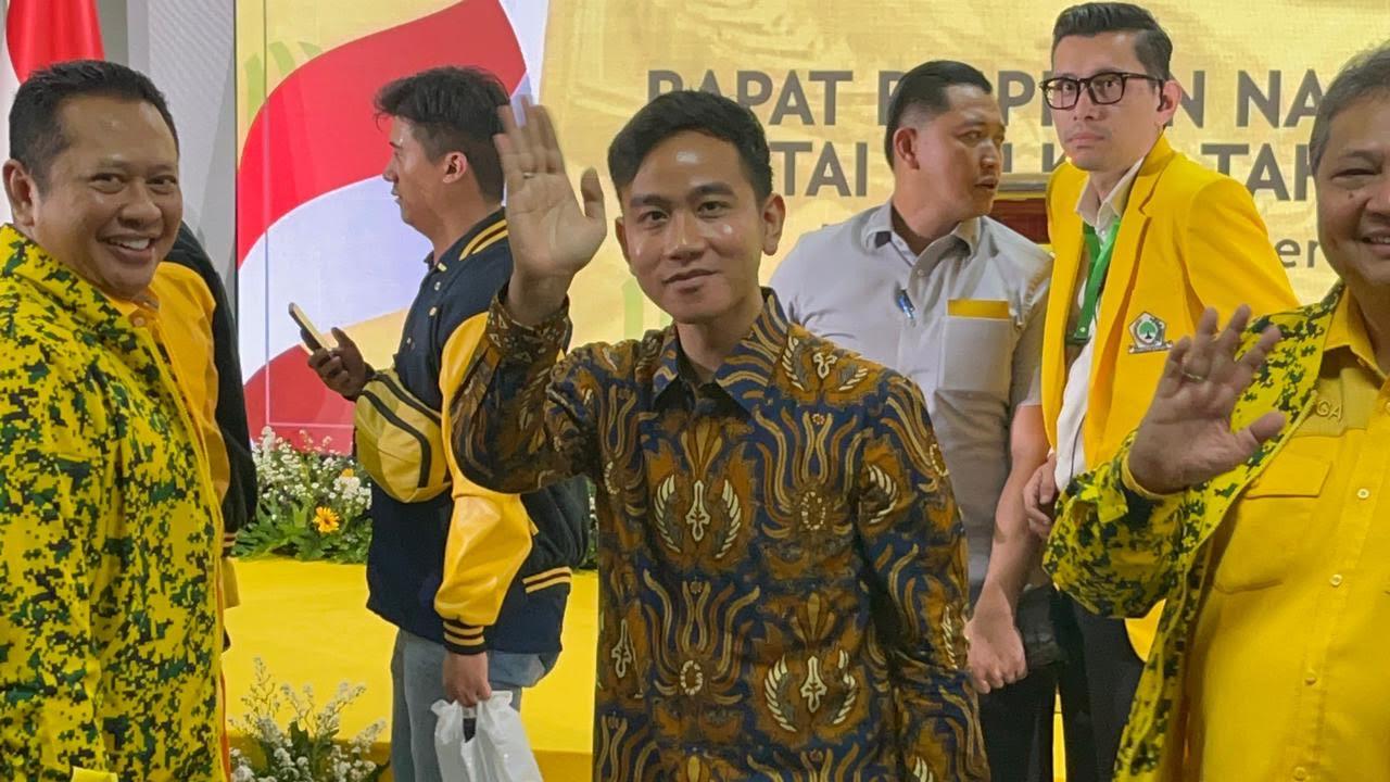 Wali-Kota-Solo-Gibran-Rakabuming-Raka-saat-ditemui-di-kantor-DPP-Golkar-1.jpg