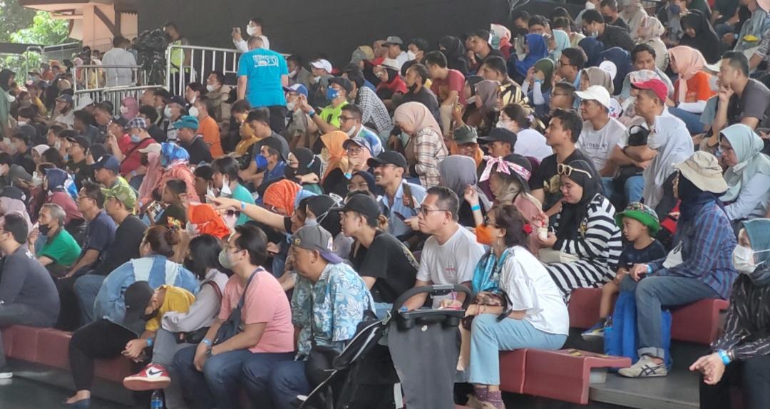 Warga-Padati-Tribun-di-Dufan-Untuk-Nobar-Formula-E-a.jpg
