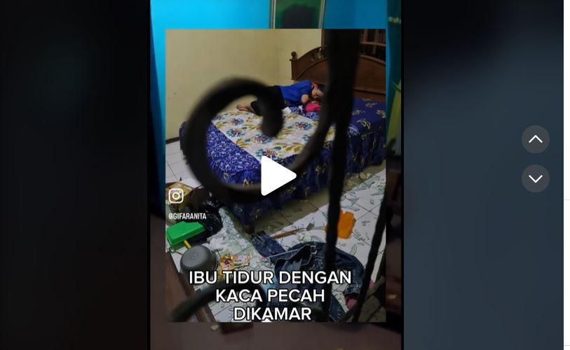 Viral Ibu Cantik Diduga Skizofrenia Ngamuk Hancurkan Barang-barang, Putranya Tabah: Sudah Ma Capek
