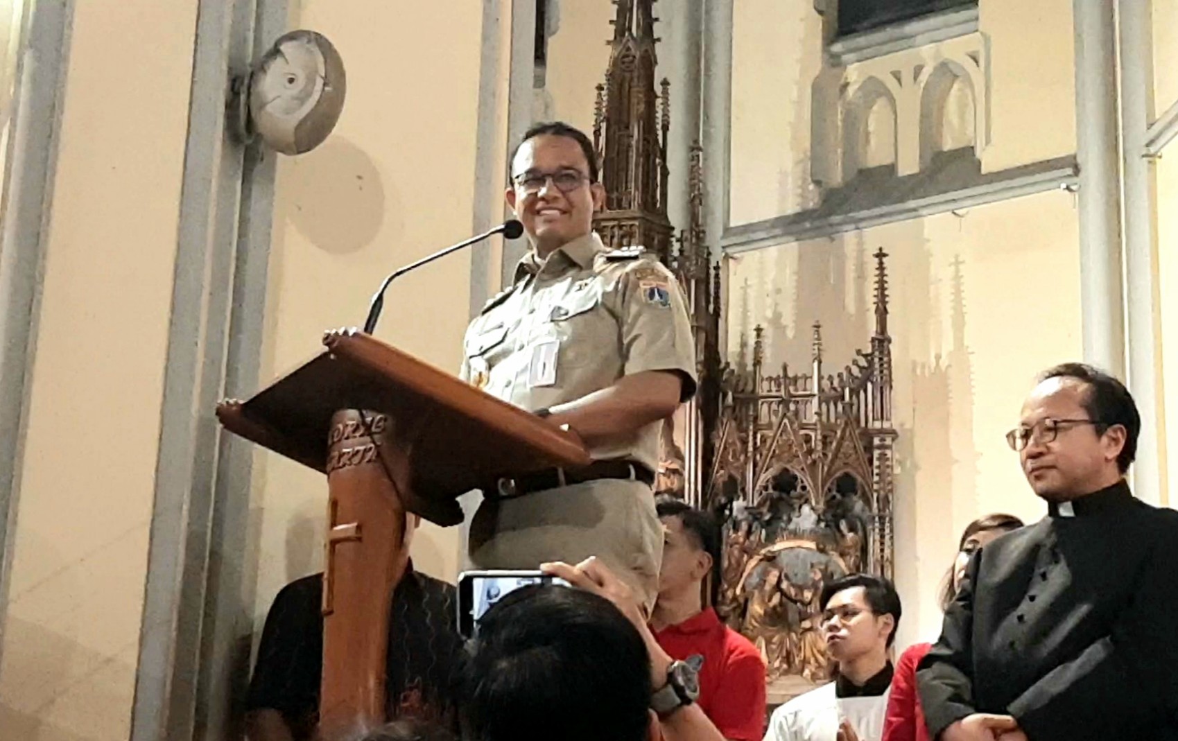 anies-baswedan-pidato-di-gereja-katedral.jpg