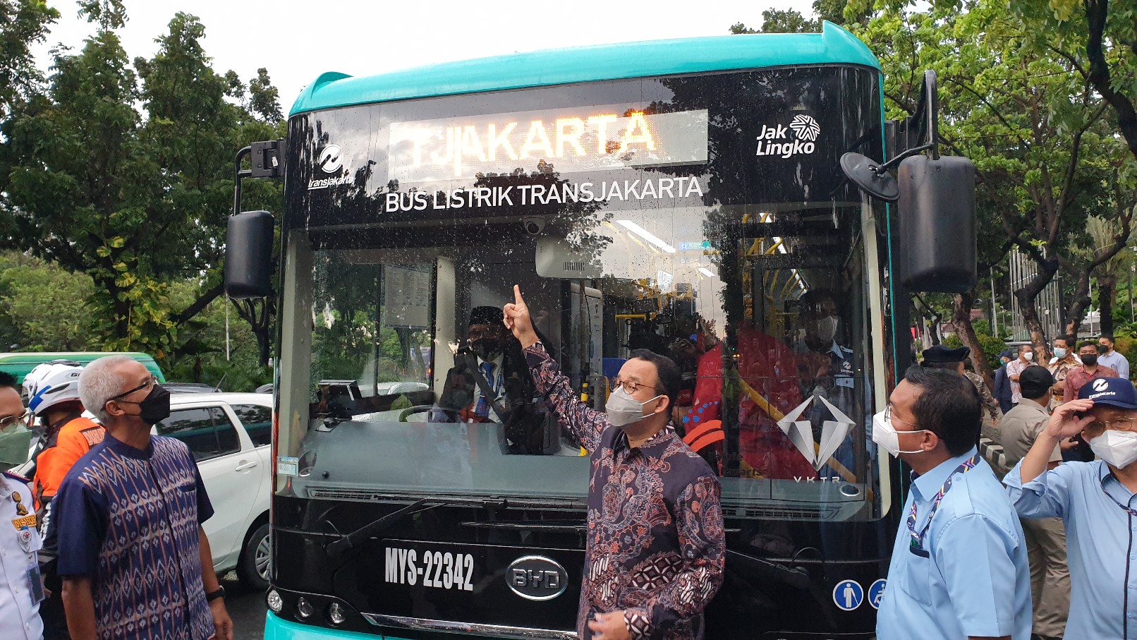 Gubernur Anies Baswedan Luncurkan 30 Bus Listrik, Beroperasi di 4 Rute Ini