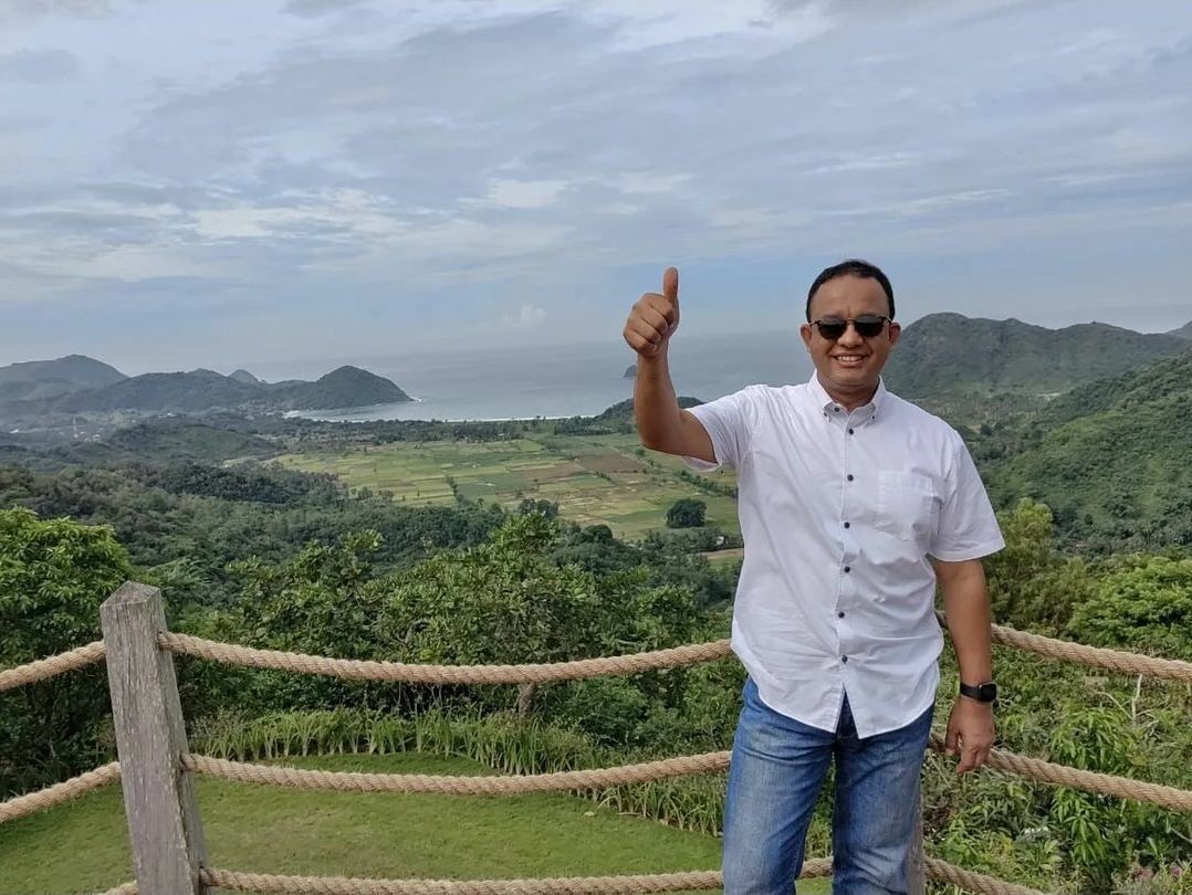 anies-kasih-jempol-di-lombok.jpg