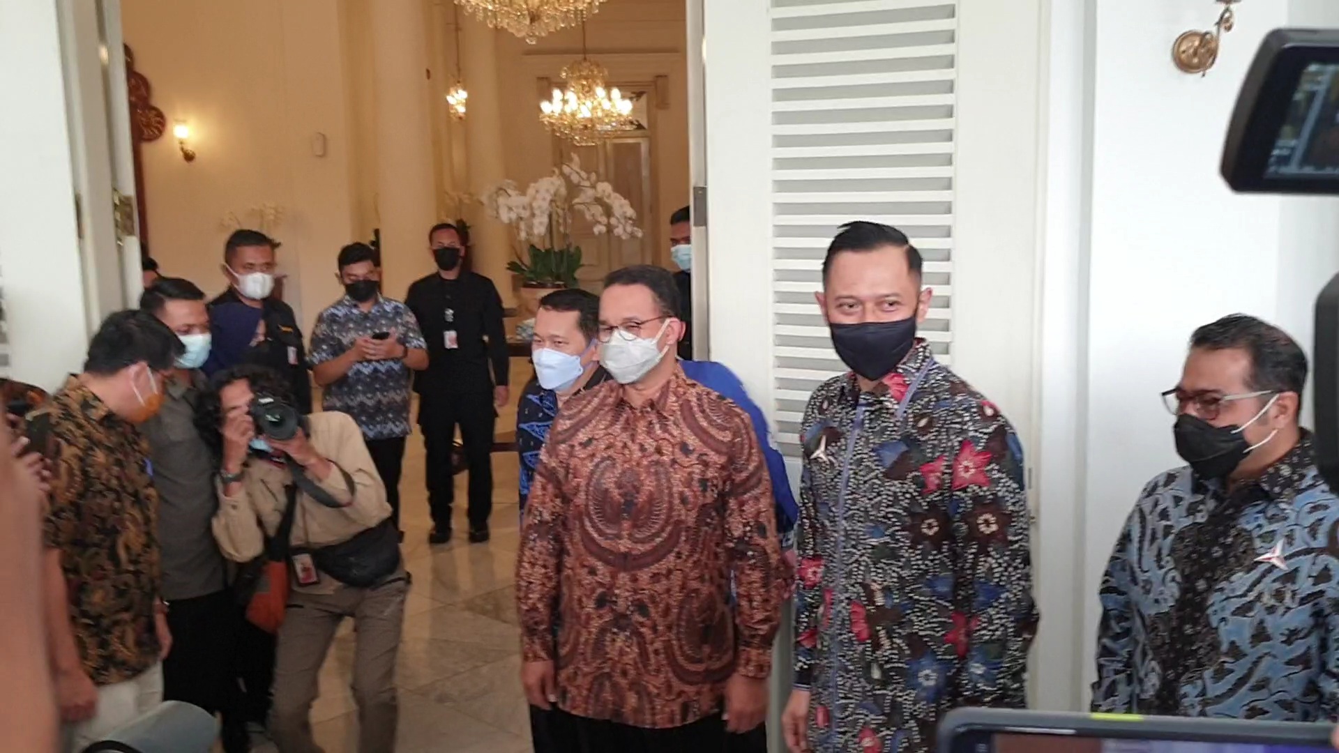 anies-vs-ahy.jpg