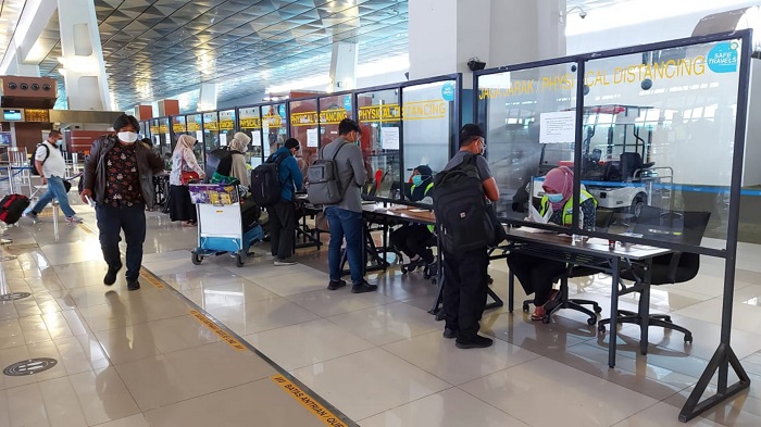 antrean-tempat-validasi-dokumen-senin-21122020.jpg