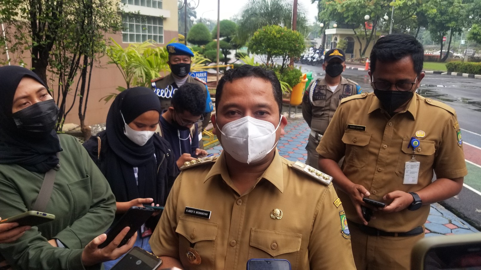arief-masker-putih.jpg