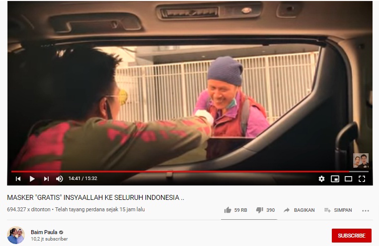 Berikan Masker dan Uang Kepada Penjual Koran di Jalanan, Baim Wong Terharu: Buat Keluarga Ya