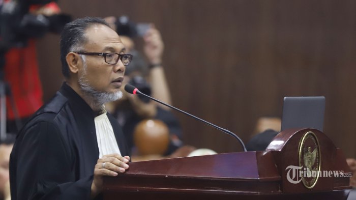 bambang-widjojanto-memberikan-pemaparan-bukti-kecurangan.jpg