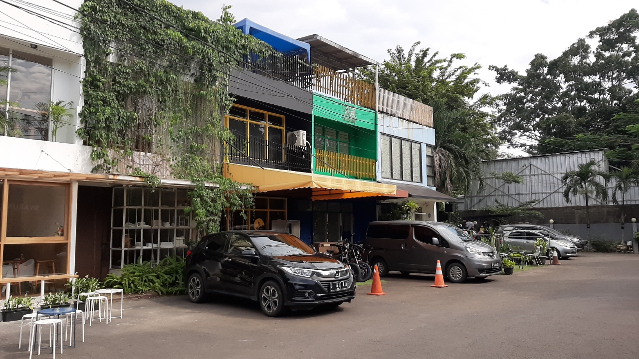 bangunan-berdiri-di-atas-saluran-air-di-jalan-kemang-utara-jakarta-selatan-selasa-16112021.jpg