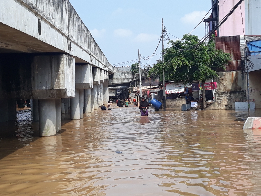 banjir-di-cililitan01.jpg