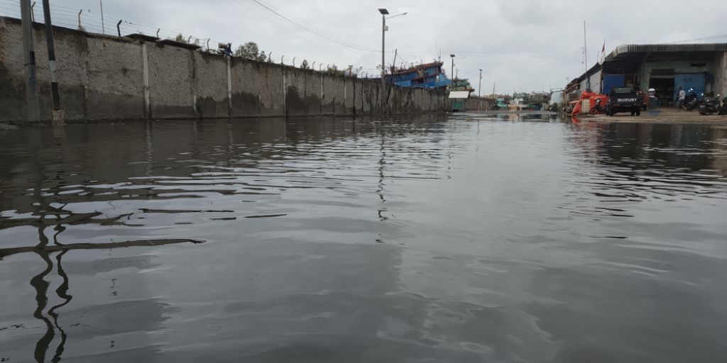 banjir-rob-di-muara-angke-2.jpg
