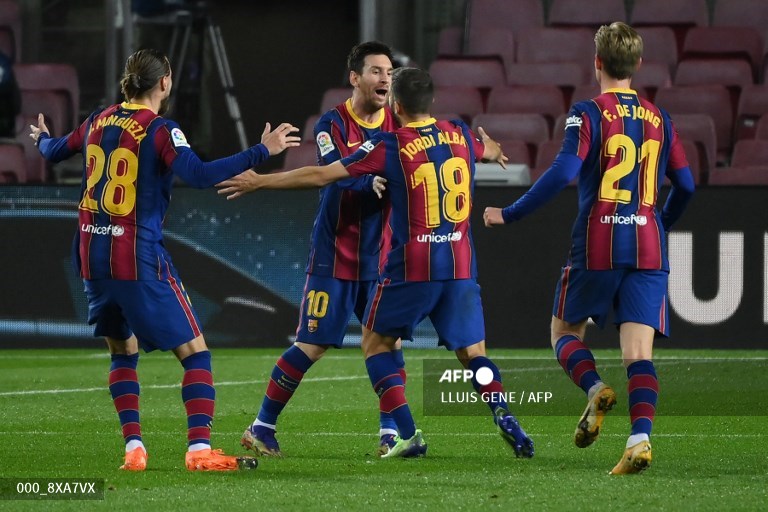 bek-barcelona-jordi-alba-merayakan-golnya-bersama-lionel-messi.jpg