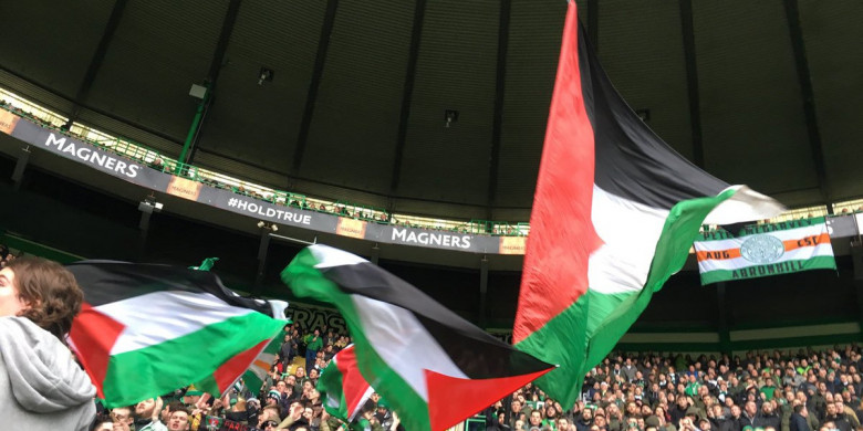 bendera-palestina-berkibar-di-celtic-park_20180815_062013.jpg