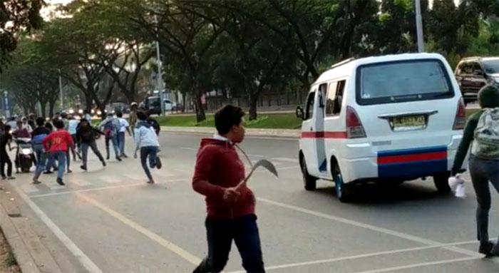 Pelajar Bentrok Bawa Celurit di Komplek Elite Tangerang