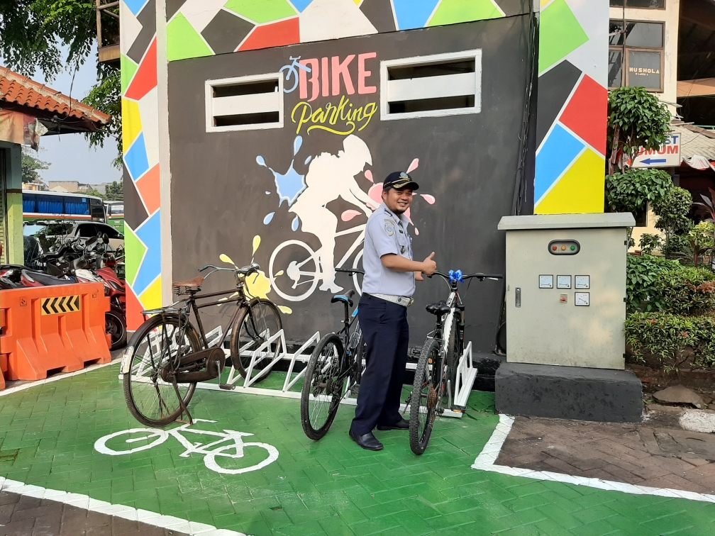 Terminal Kampung Rambutan Punya Tempat Parkir Khusus Sepeda