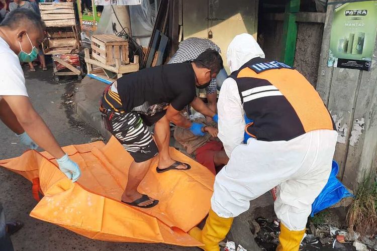 Bocah Berseragam SD Tewas di Samping Botol Miras, Mulut Berbusa dan Dugaan Keracunan