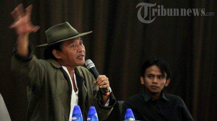 budayawan-sudjiwo-tedjo-menjadi-keynote-speaker-pada-parade-bahasa-nasional-2013.jpg