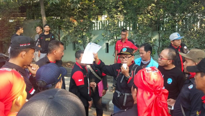 buruh-yang-akan-berangkat-ke-istana-negara-dari-tangerang-menuntut-revisi.jpg