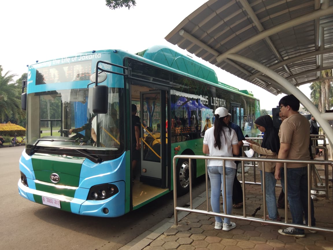 bus-listrik-transjakarta-monas-minggu-1952019.jpg