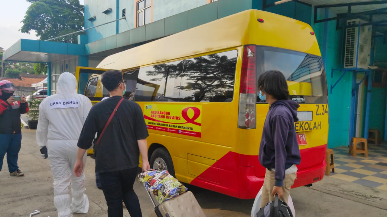 Bus Sekolah DKI Jakarta Evakuasi 218 Pasien Covid-19 dari 15 Puskesmas