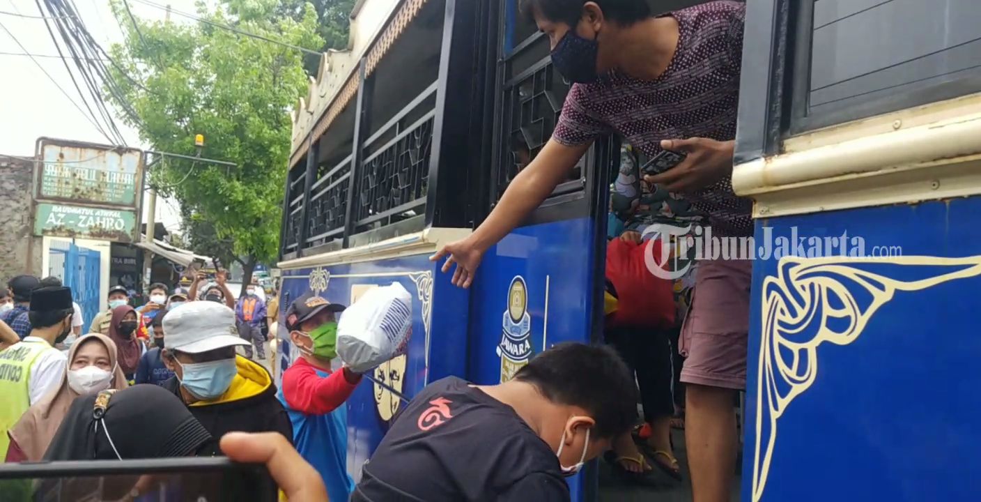 bus-tayo-angkut-warga-positif-covid-19-1.jpg
