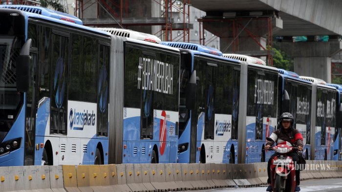 bus-transjakarta_20180302_090343.jpg