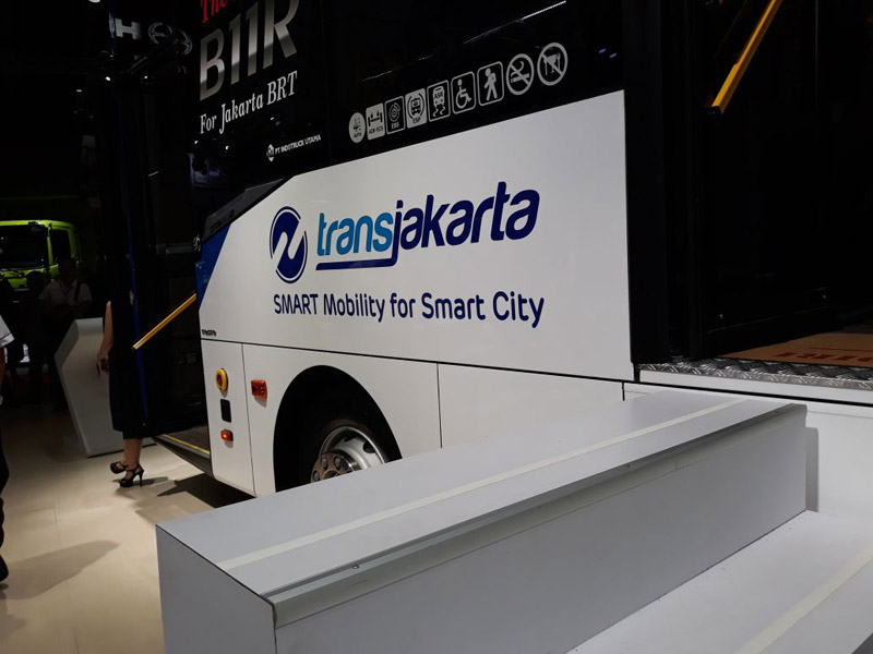 bus-transjakarta_20180306_202225.jpg