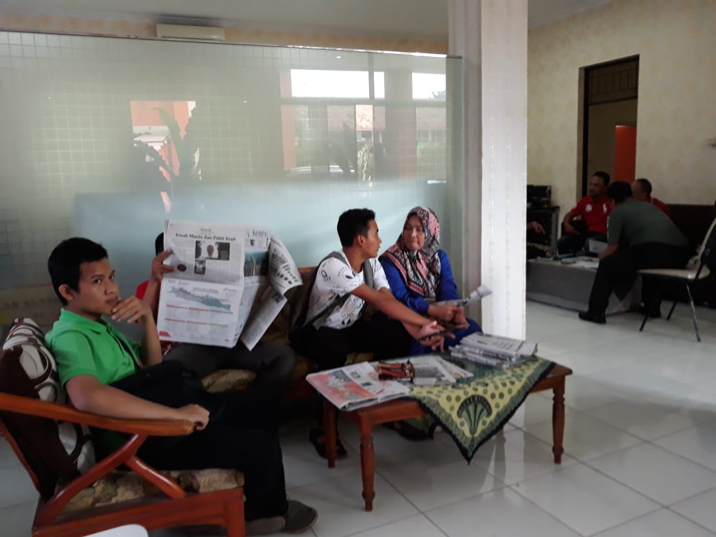 Situs PPDB SMA Banten Error, Orang Tua Murid Datangi Sekolah Cari Informasi