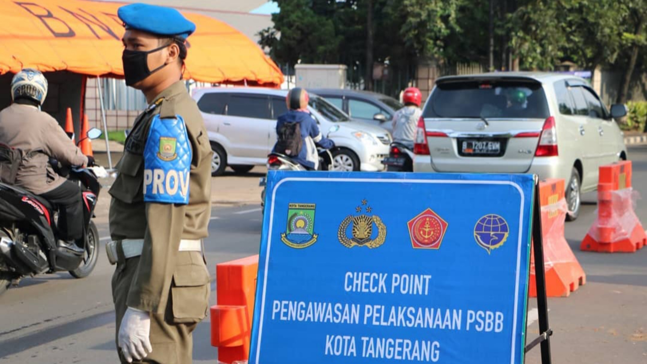 check-point-pemeriksaan-kendaraan-bermotor-selama-masa-penerapan-psbb.jpg