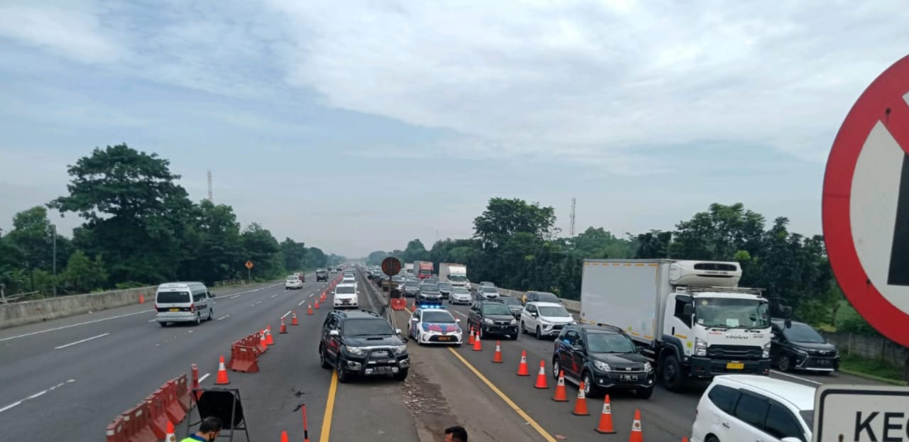 Libur Panjang, Jasa Marga Terapkan Contraflow di Ruas Tol Jakarta-Cikampek
