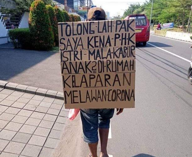 Unggah Foto Curahan Hati Korban PHK, Denny Sirregar: Yang Kayak Gini Akan Semakin Banyak di Ibukota