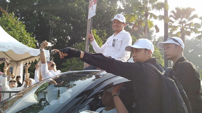 dengan-menaiki-mobil-bermerek-toyota-fortuner-ustaz-bactiar-nasir.jpg