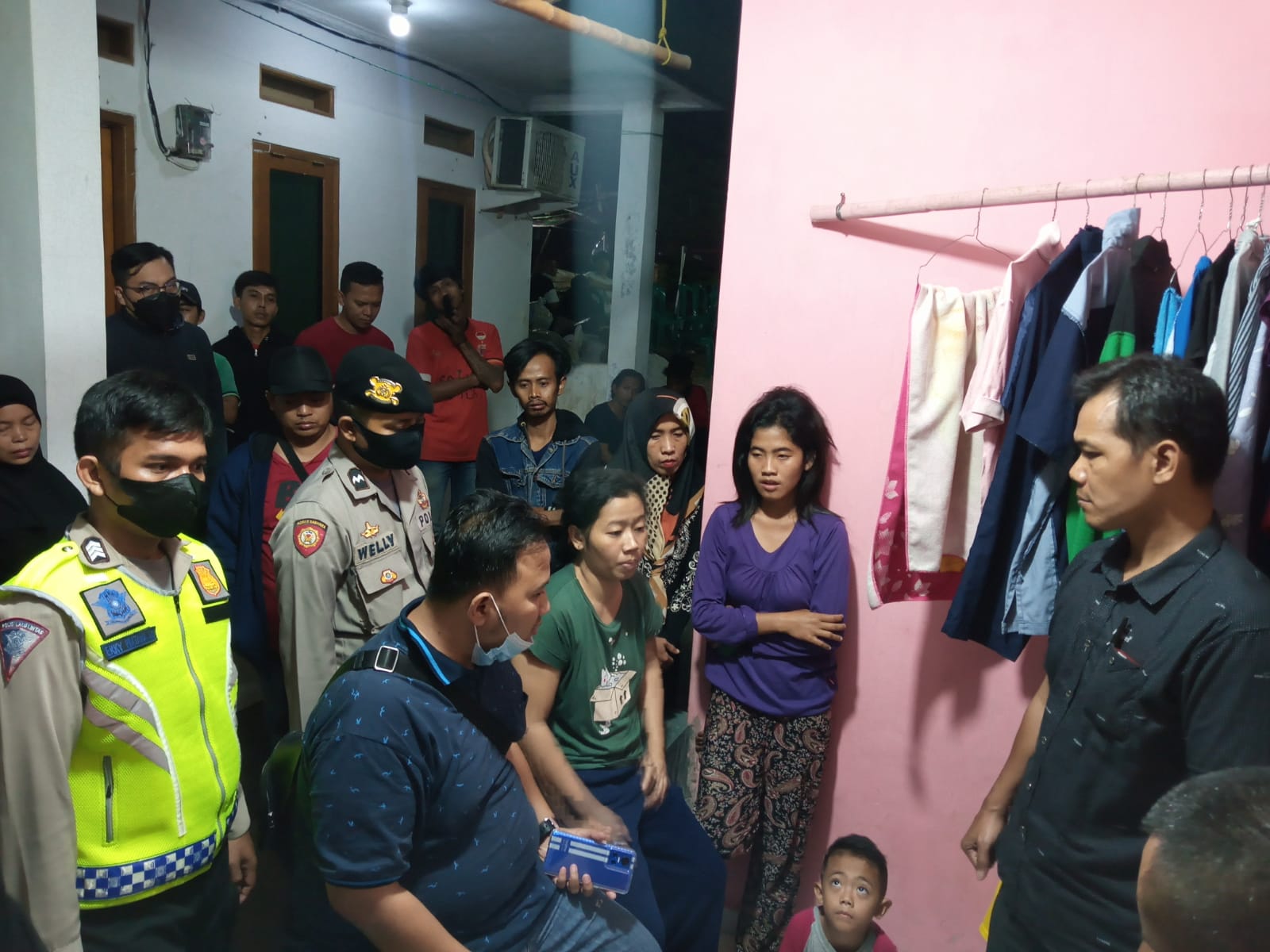 Kagetnya Sang Anak di Pamulang Lihat Ibunya yang Gangguan Jiwa Tergantung di Kamar Mandi