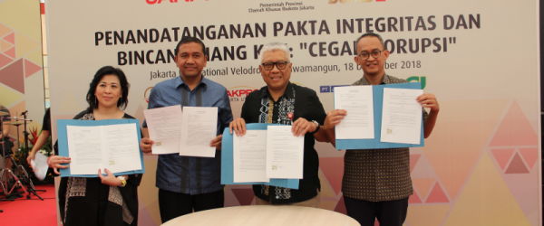 direktur-keuangan-pt-jakarta-propertindo-yuliantina-wangsawiguna-kiri.jpg