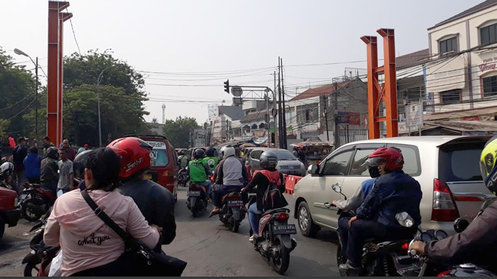 dua-tiang-proyek-jpo-di-depan-stasiun-bekasi-jalan-ir-h-juanda-kota-bekasi.jpg