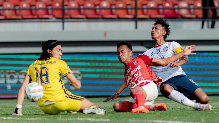 duel-arem-afc-vs-bali-united.jpg