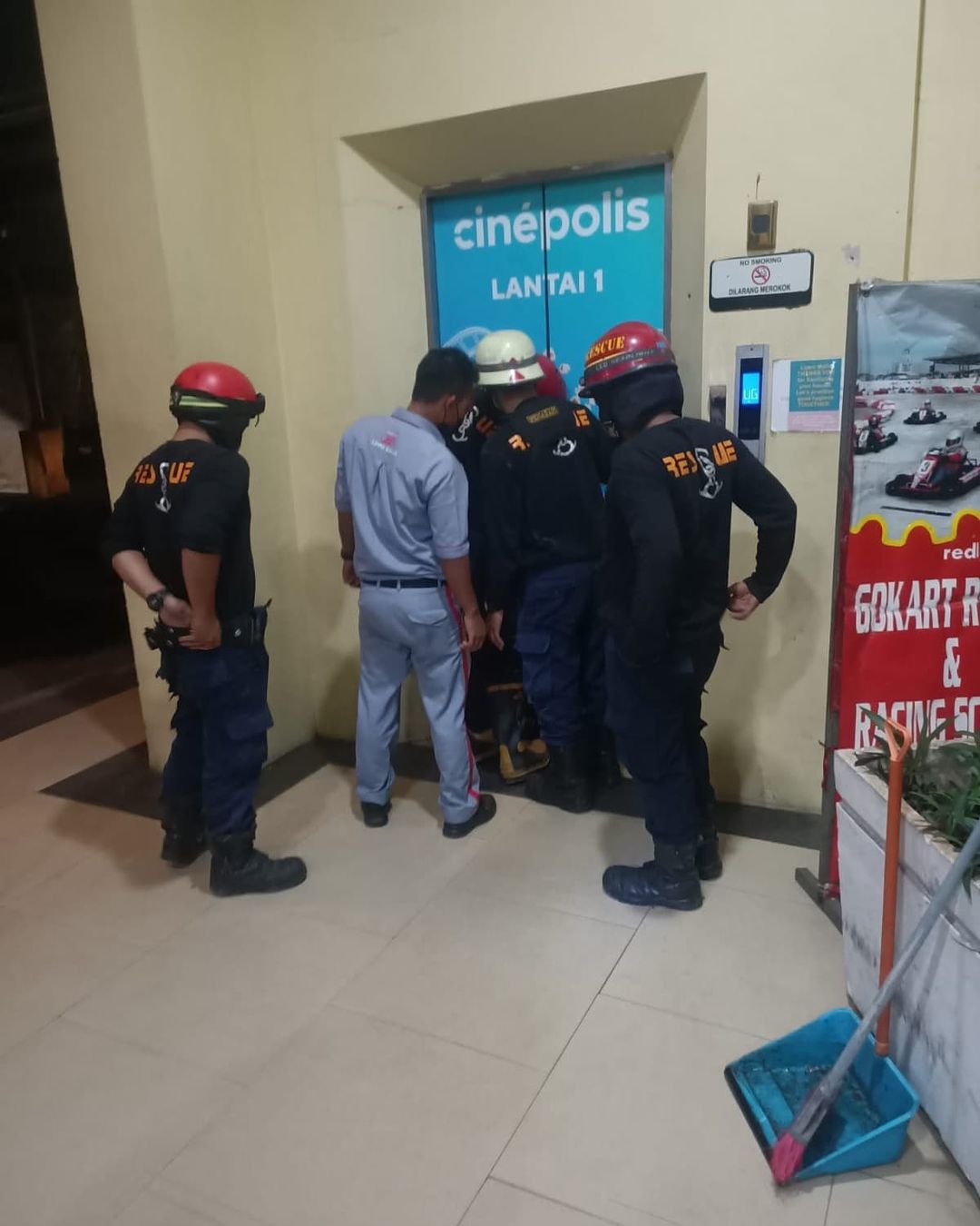7 Pengunjung Mal di Bekasi Terjebak di Lift Setelah Nonton Bisokop, Begini Kondisinya