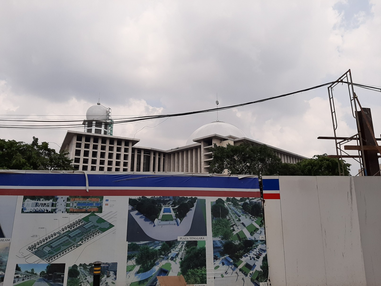 gedung-masjid-istiqlal-yang-terletak-di-wilayah-kecamatan-sawah-besar-jakarta-pusat.jpg