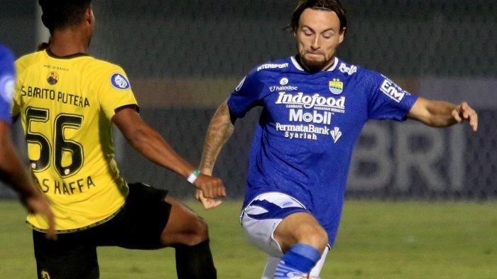 gelandang-persib-marc-klok-saat-menghadapi-barito-putera.jpg