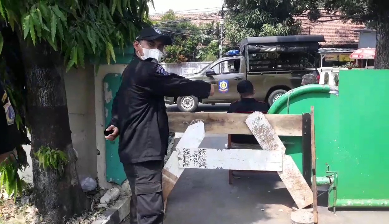 gerbang-tpu-utan-kayu-1.jpg