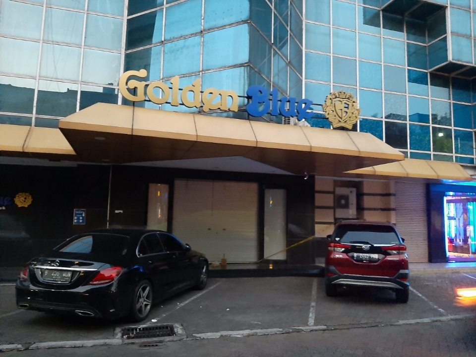 Golden Blue Karaoke Sepi Tampak Depan, Warga: Pengunjung Masuk Lewat Pintu Belakang