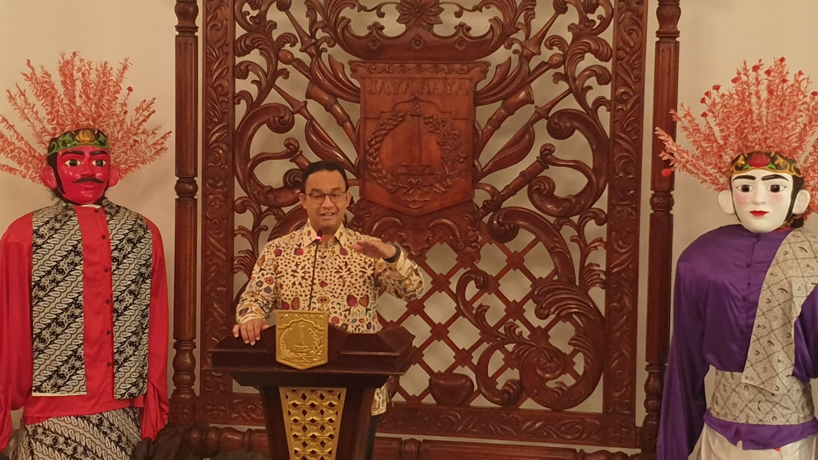 gubernur-anies-di-balai-kota.jpg