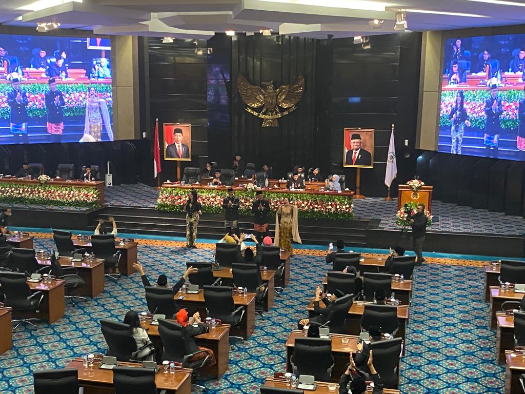 Momen Anies dan Prasetyo Kompak Nari Tortor Disela Sidang Paripurna Istimewa HUT ke-495 Jakarta