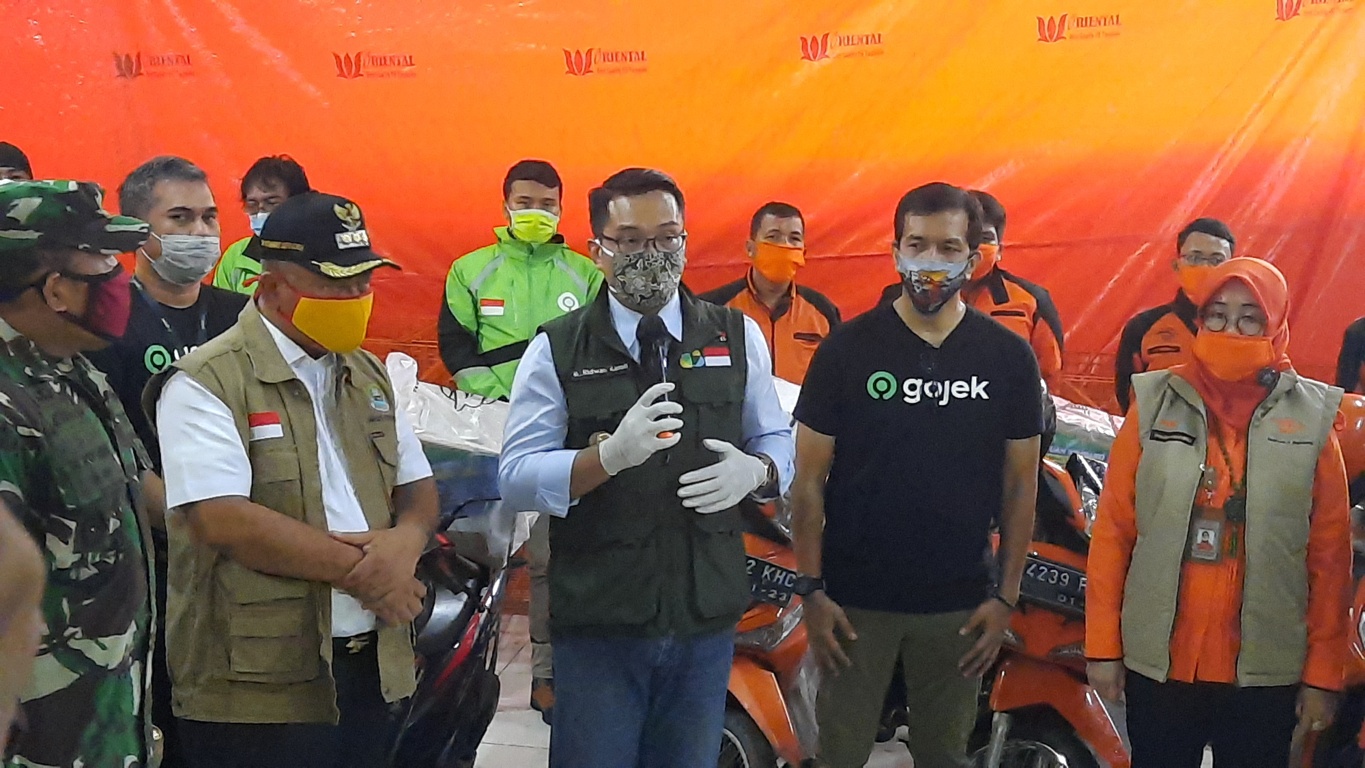 gubernur-jawa-barat-ridwan-kamil-tengah-saat-melakukan-peninjauan-pelaksaan-psbb.jpg