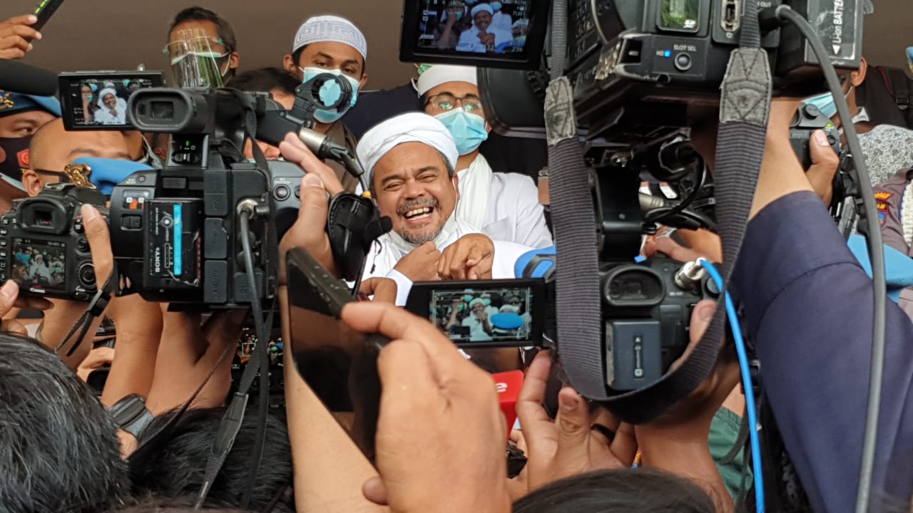 habib-rizieq-datangi-polda-metro-jaya.jpg