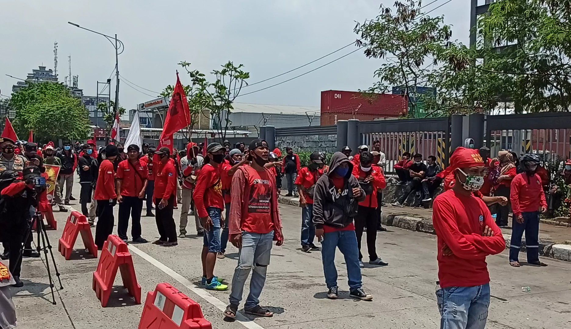 hari-kedua-aksi-unjuk-rasa-buruh-rabu-7102020.jpg