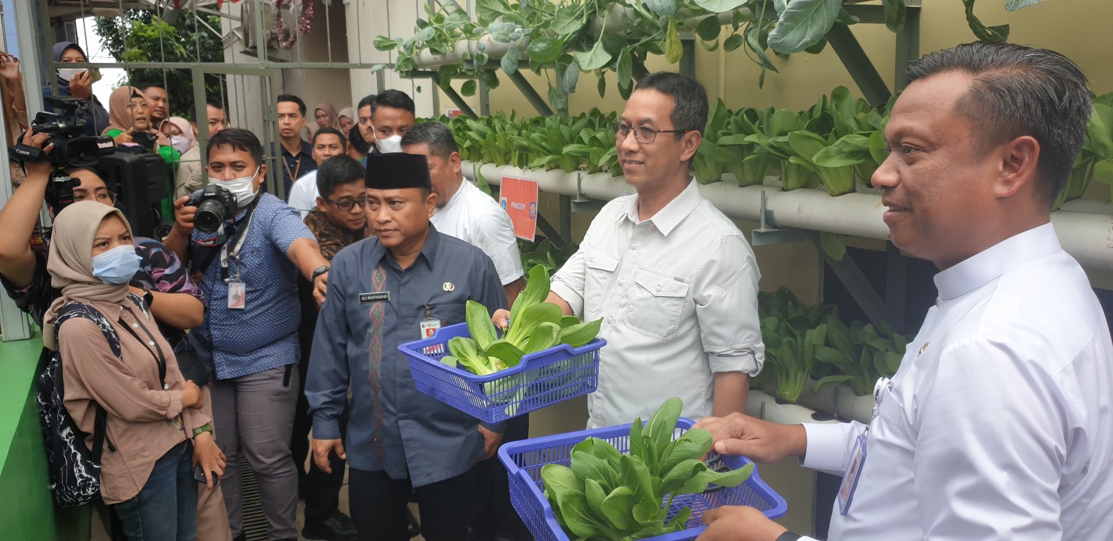 heru-budi-hartono-di-kantor-kecamatan-jagakarsa.jpg