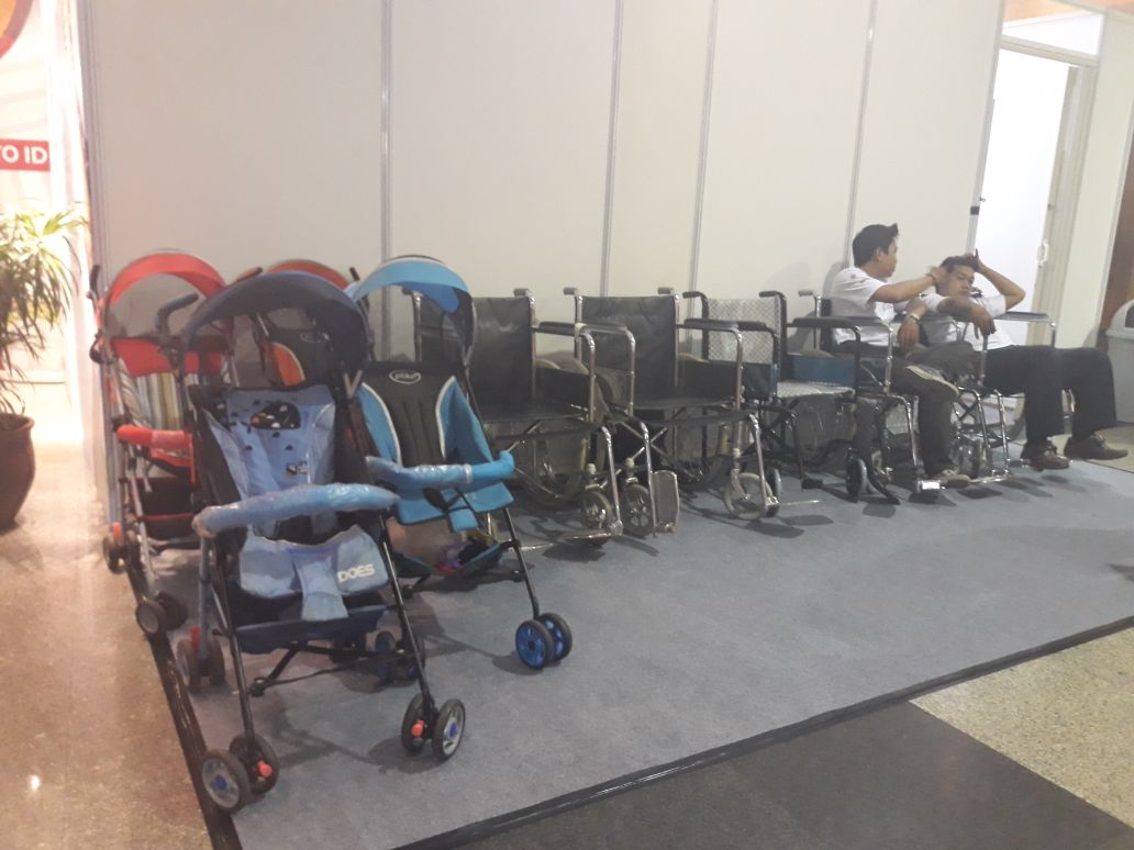 Pengunjung IIMS 2018 Bisa Pinjam Stroller dan Kursi Roda Gratis